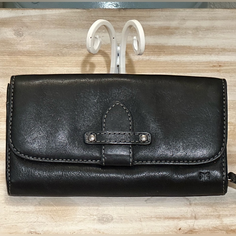 FRYE OLIVIA Wallet BLACK EUC